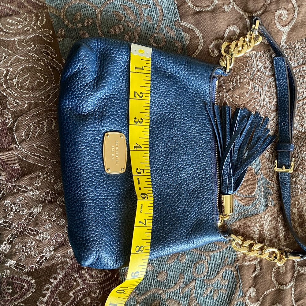 Michael Kor beautiful small cross body purse.